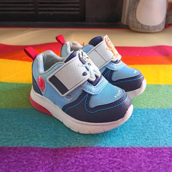 Ground Up Bluey Size 6 Light Up Sneakers - Picture 1 of 8